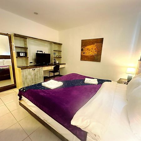 The Shades Hotel 50 Meter Beach Front Patong 外观 照片