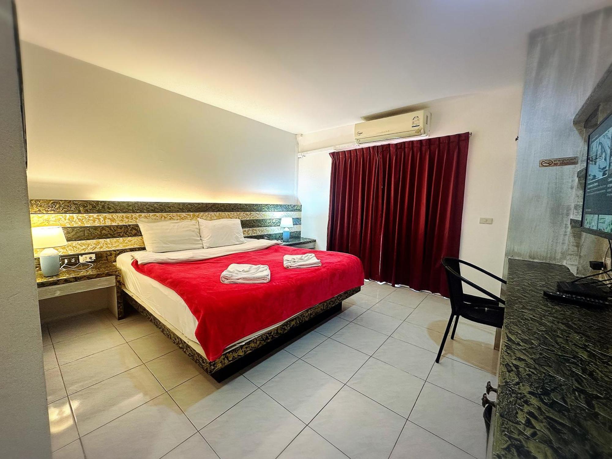 The Shades Hotel 50 Meter Beach Front Patong 外观 照片