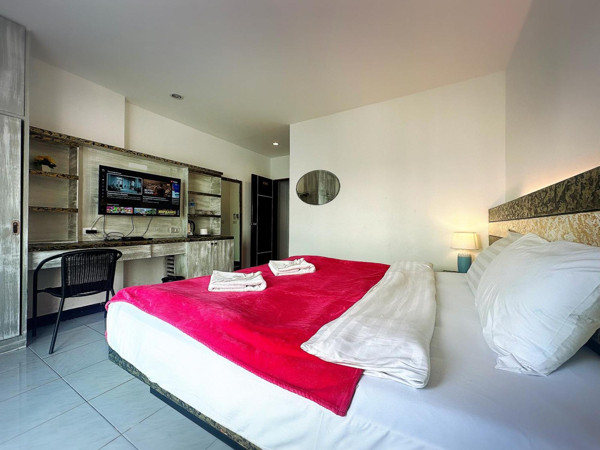 The Shades Hotel 50 Meter Beach Front Patong 外观 照片