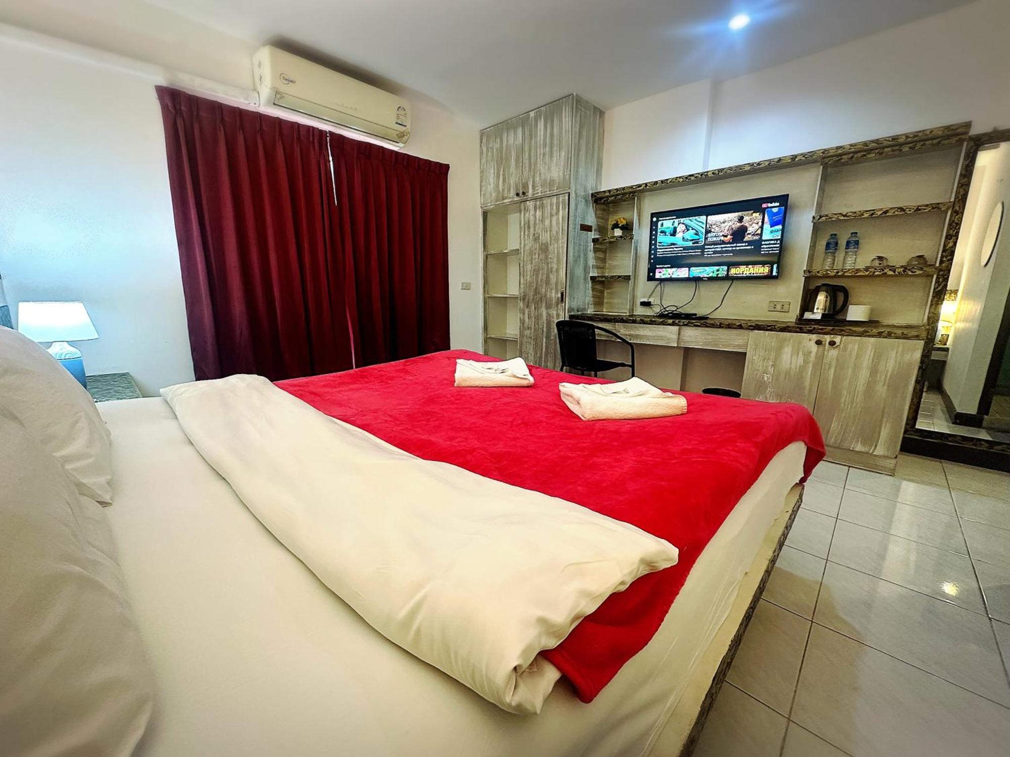 The Shades Hotel 50 Meter Beach Front Patong 外观 照片