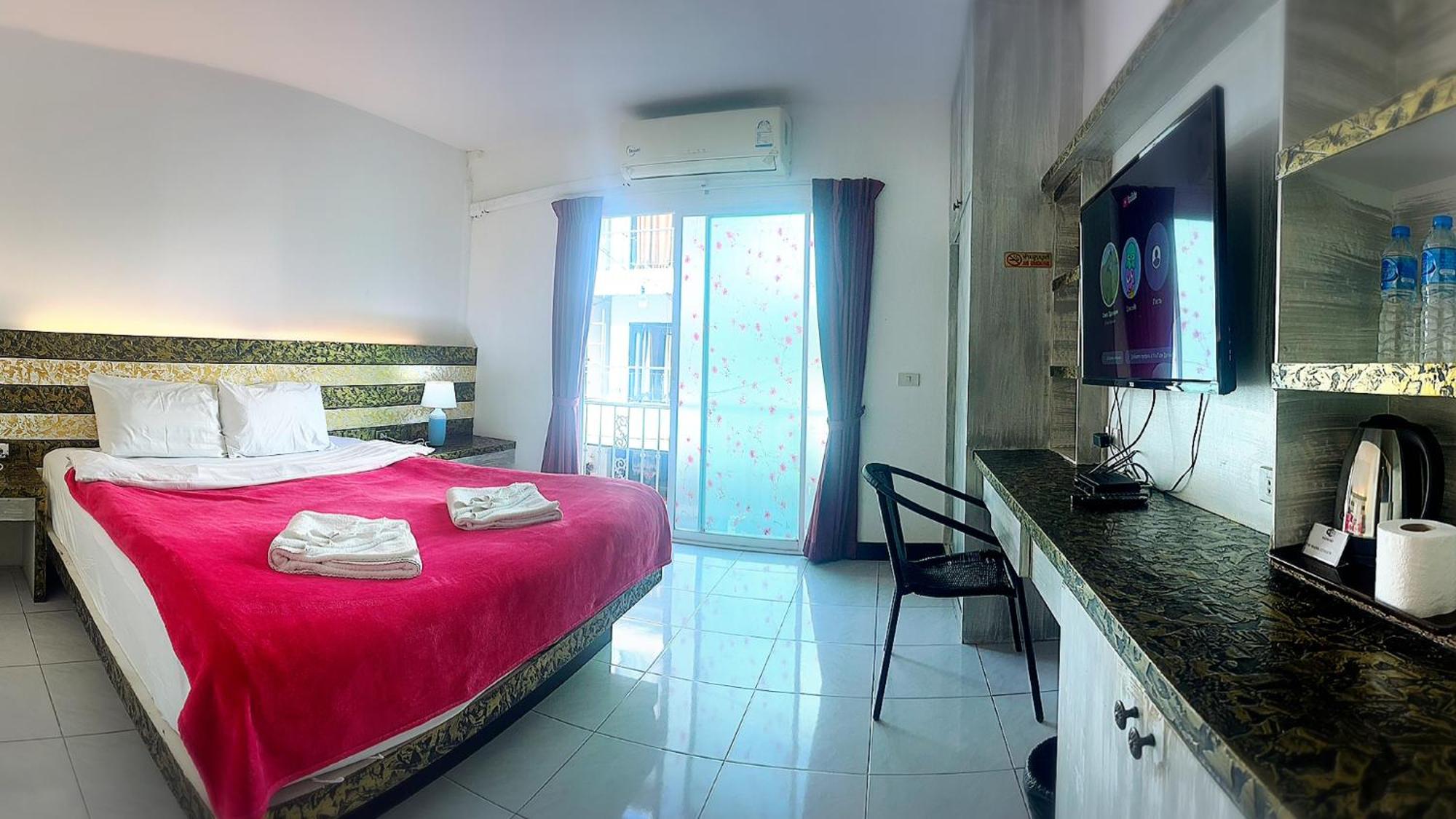 The Shades Hotel 50 Meter Beach Front Patong 外观 照片